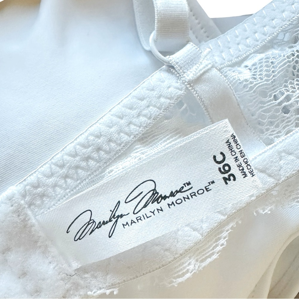 NEW! Marilyn Monroe Demi Lace Bra Size 36C - Picture 7 of 8